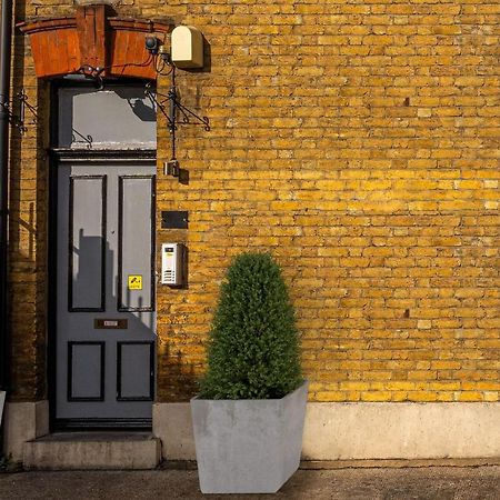 The Buross - Aldgate Aparthotel Лондон Екстериор снимка